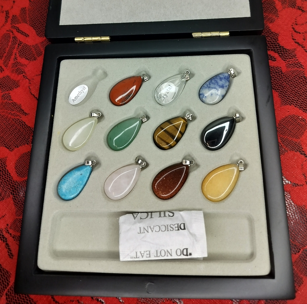 Elegant Multi-Stone Pendant Set - Picture 2 of 2